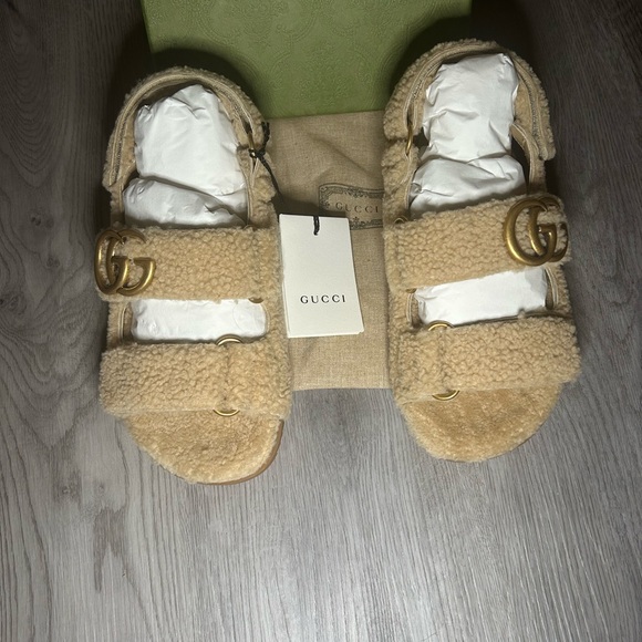 Gucci shearling sandals - Picture 2 of 10